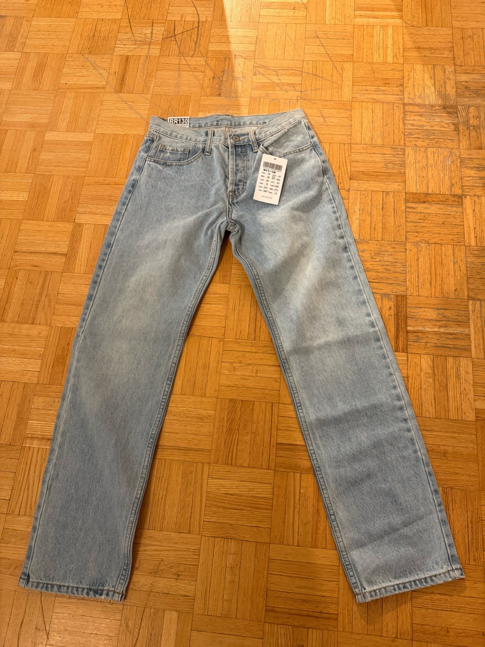 Brandy Melville Light Wash women’s Straight Fit Jeans - brand new w/tags- Medium